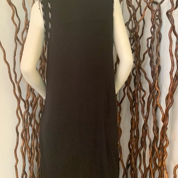 Tricotto Beautiful Sleeveless Designer Dress - Picture 13 of 14